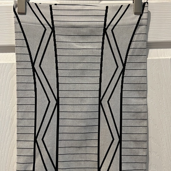 BCBGeneration Geometric Bodycon Skirt - Picture 3 of 9